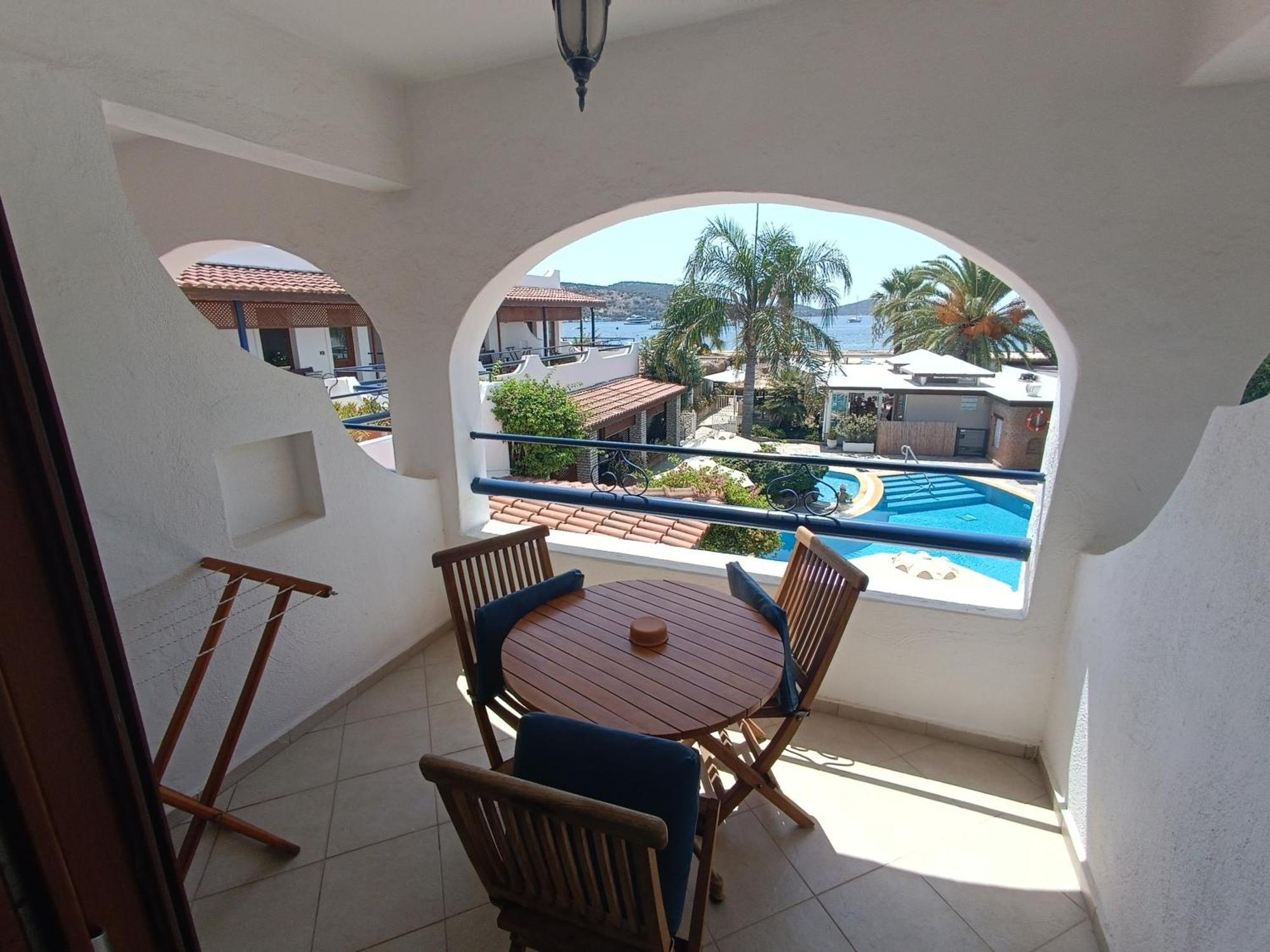 Uzhan Beach Hotel Bitez Ngoại thất bức ảnh